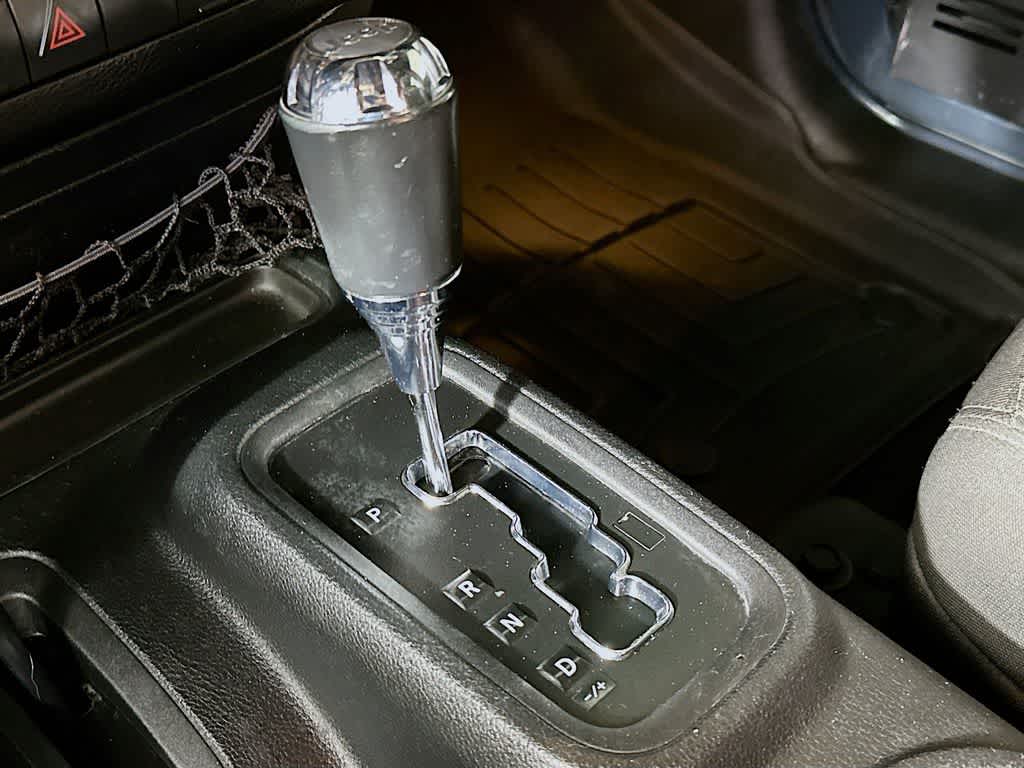 Thumbnail: 2016 Jeep Wrangler - 18