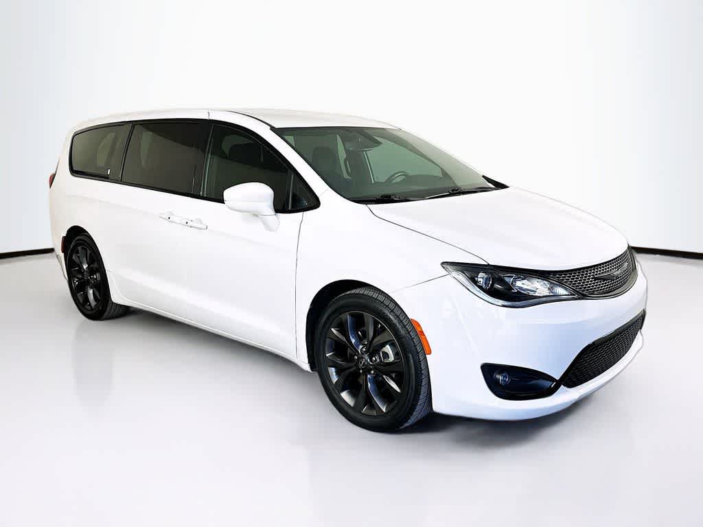 Thumbnail: 2019 Chrysler Pacifica - 24