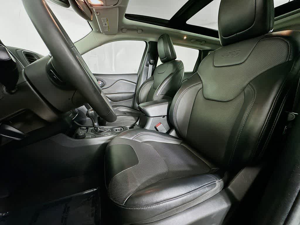 Thumbnail: 2022 Jeep Cherokee - 12