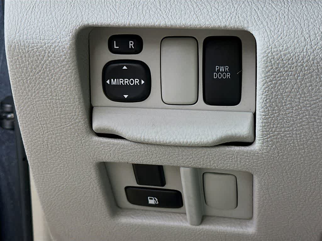 Thumbnail: 2004 Lexus RX - 27