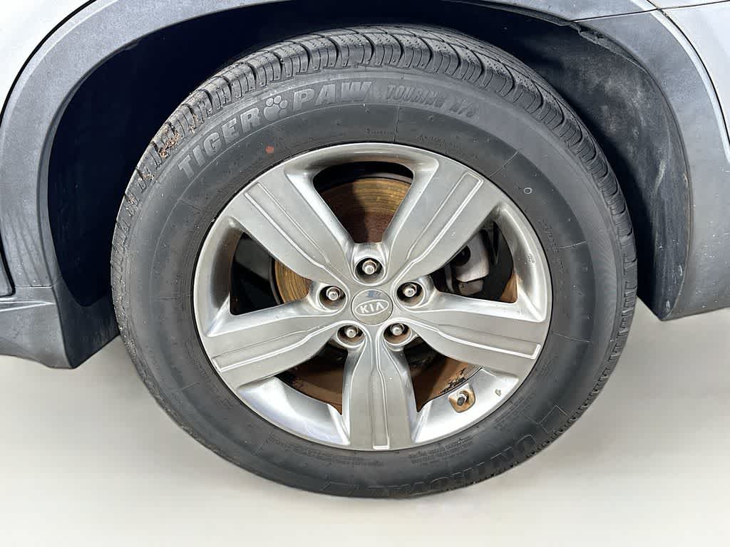 Thumbnail: 2012 Kia Sorento - 8