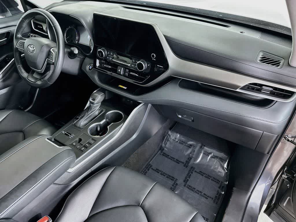 Thumbnail: 2023 Toyota Highlander - 34