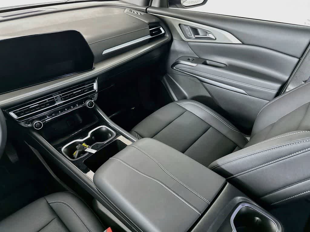 Thumbnail: 2025 Chevrolet Traverse - 11