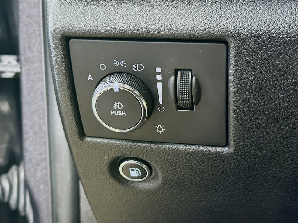 Thumbnail: 2015 Jeep Grand Cherokee - 27