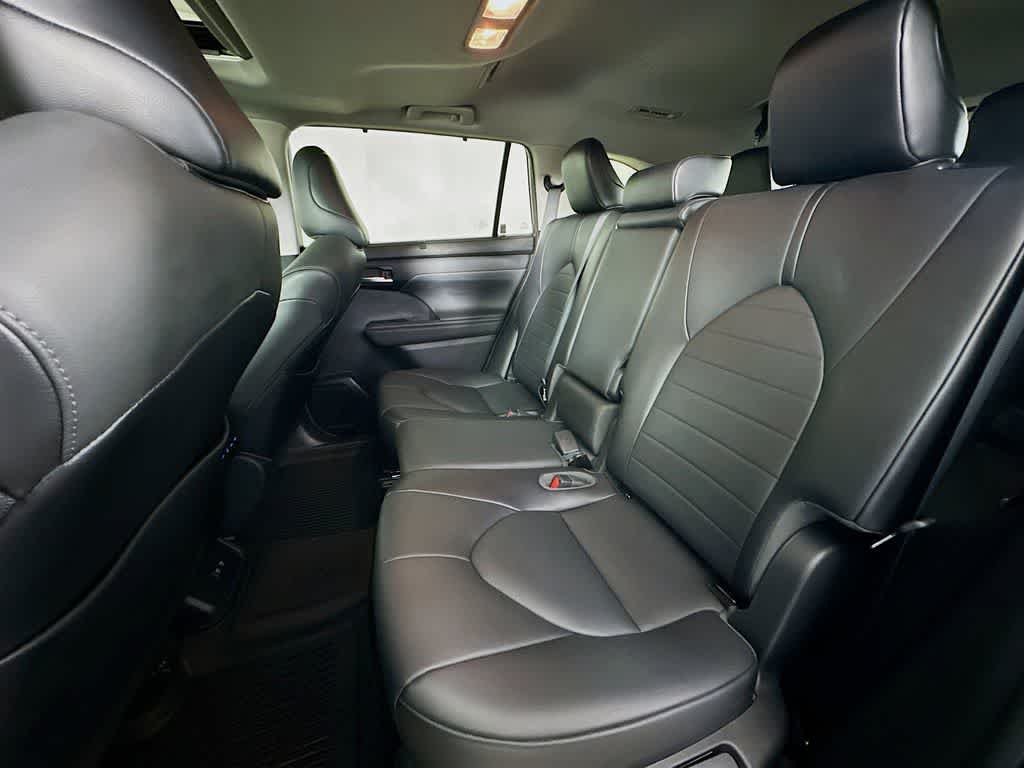 Thumbnail: 2021 Toyota Highlander - 14