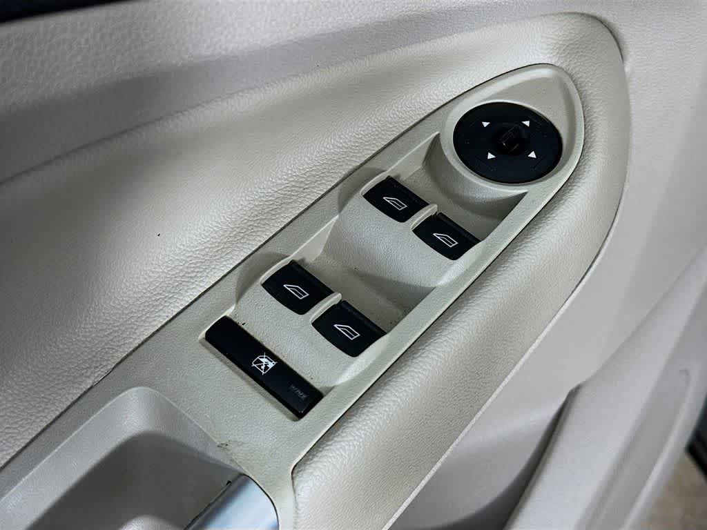 Thumbnail: 2015 Ford Escape - 28