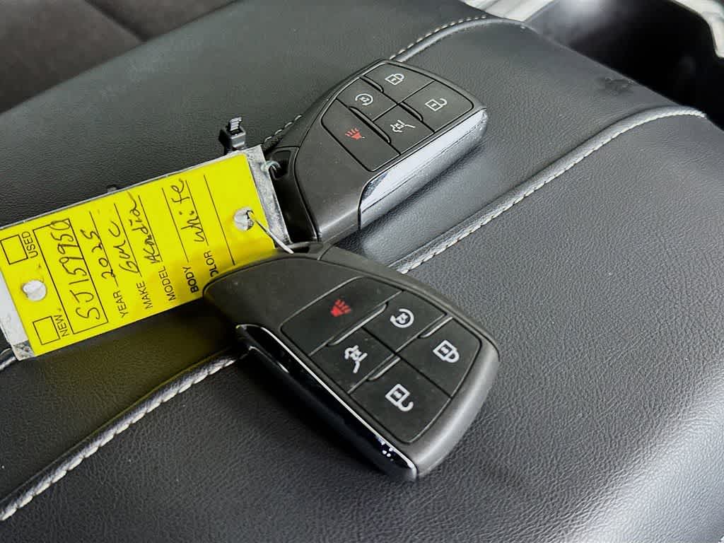 Thumbnail: 2025 GMC Acadia - 22