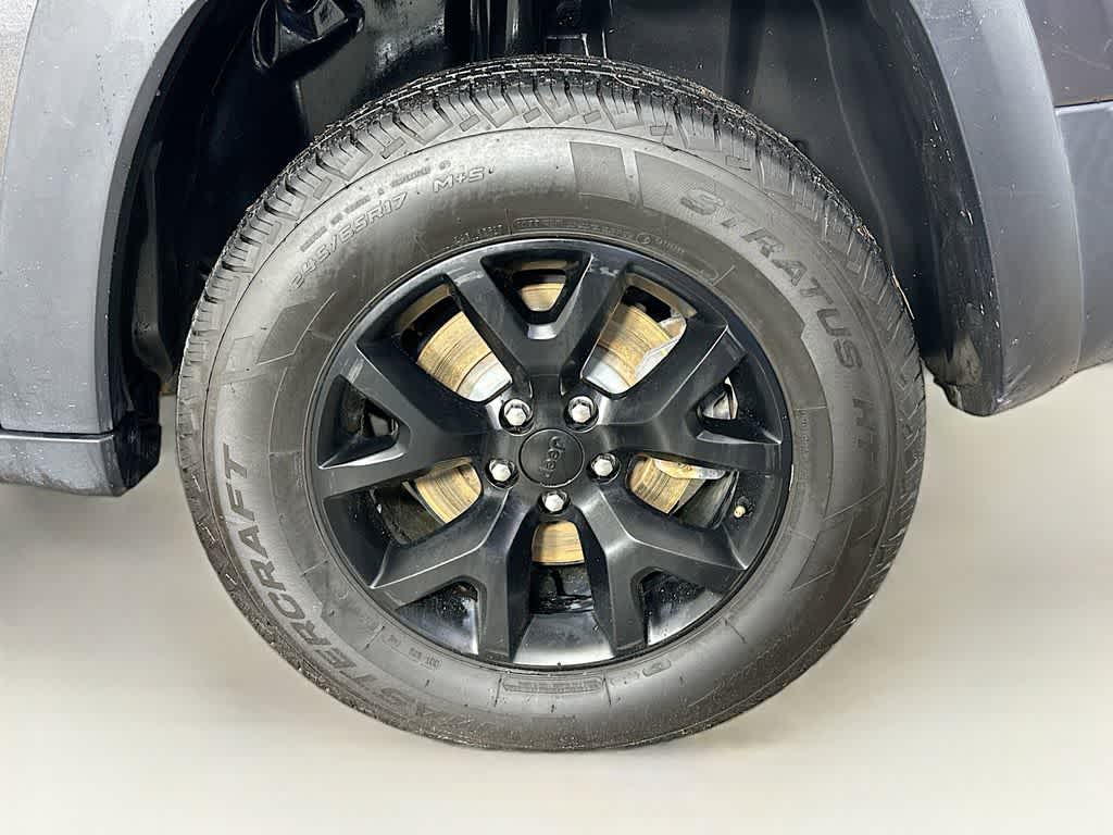 Thumbnail: 2015 Jeep Cherokee - 8