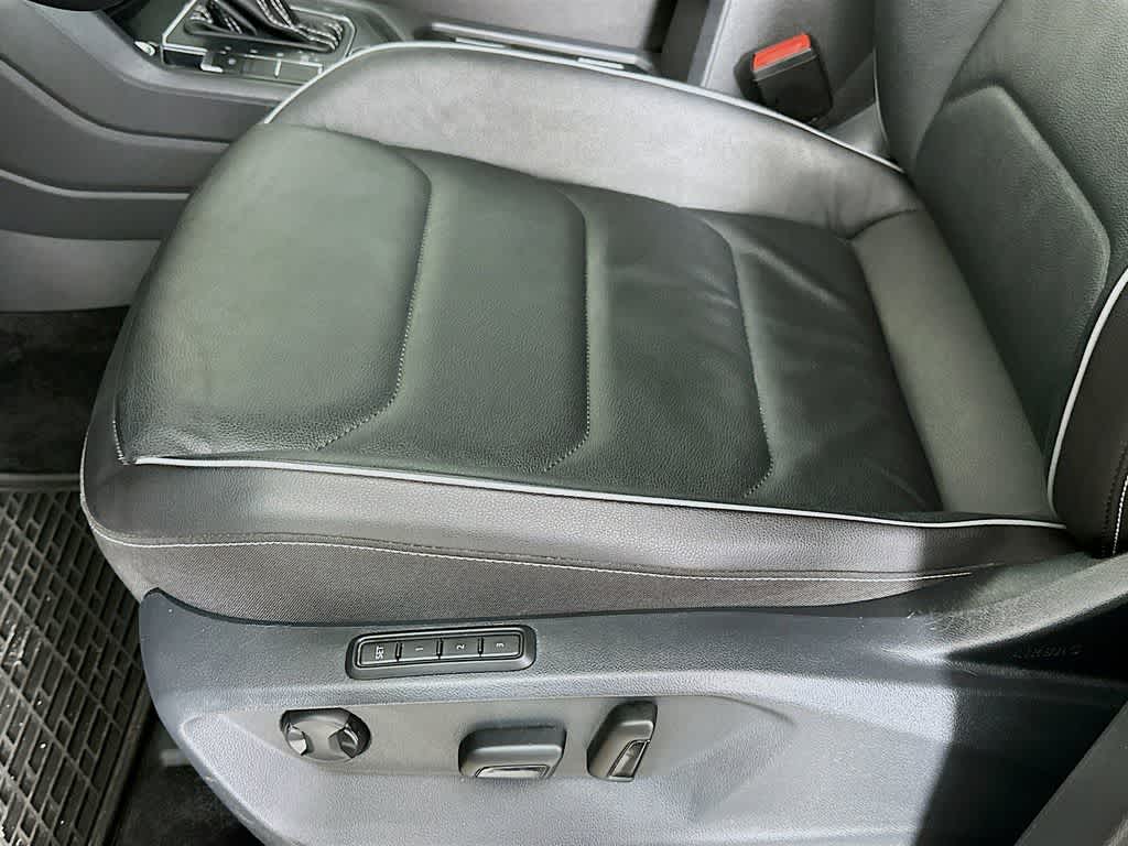 Thumbnail: 2021 Volkswagen Tiguan - 30