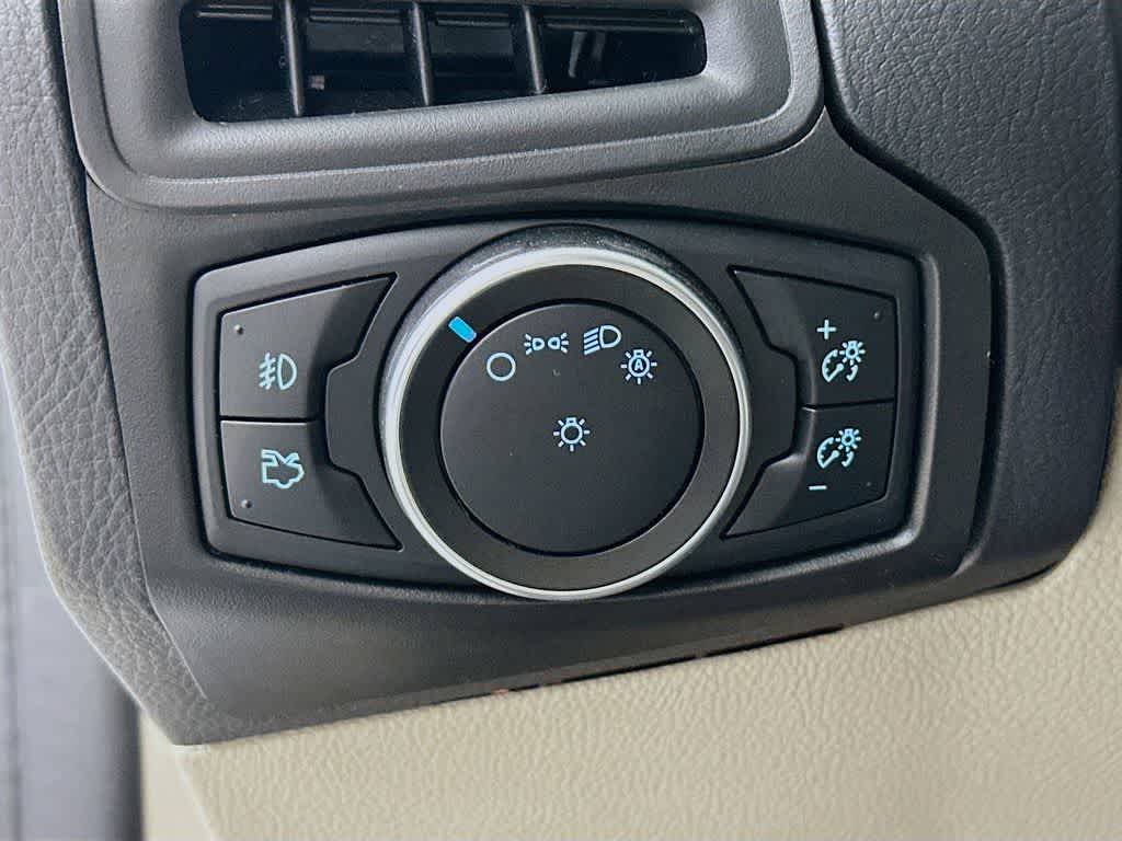 Thumbnail: 2016 Ford Focus - 26