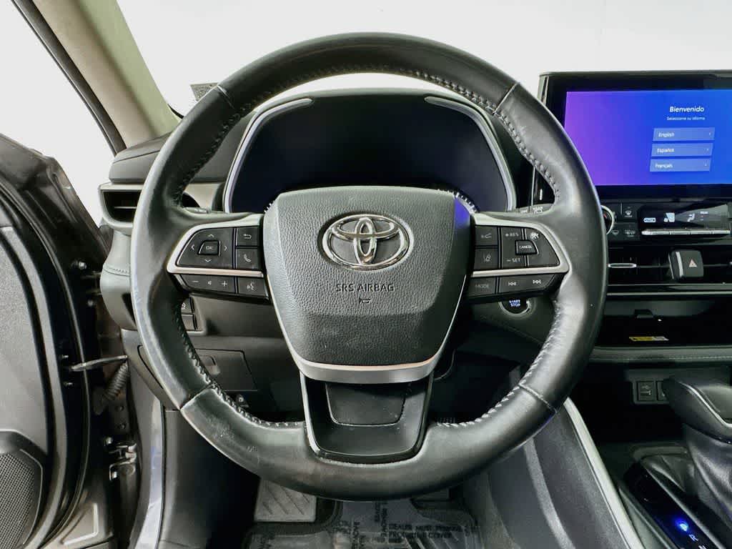 Thumbnail: 2023 Toyota Highlander - 16