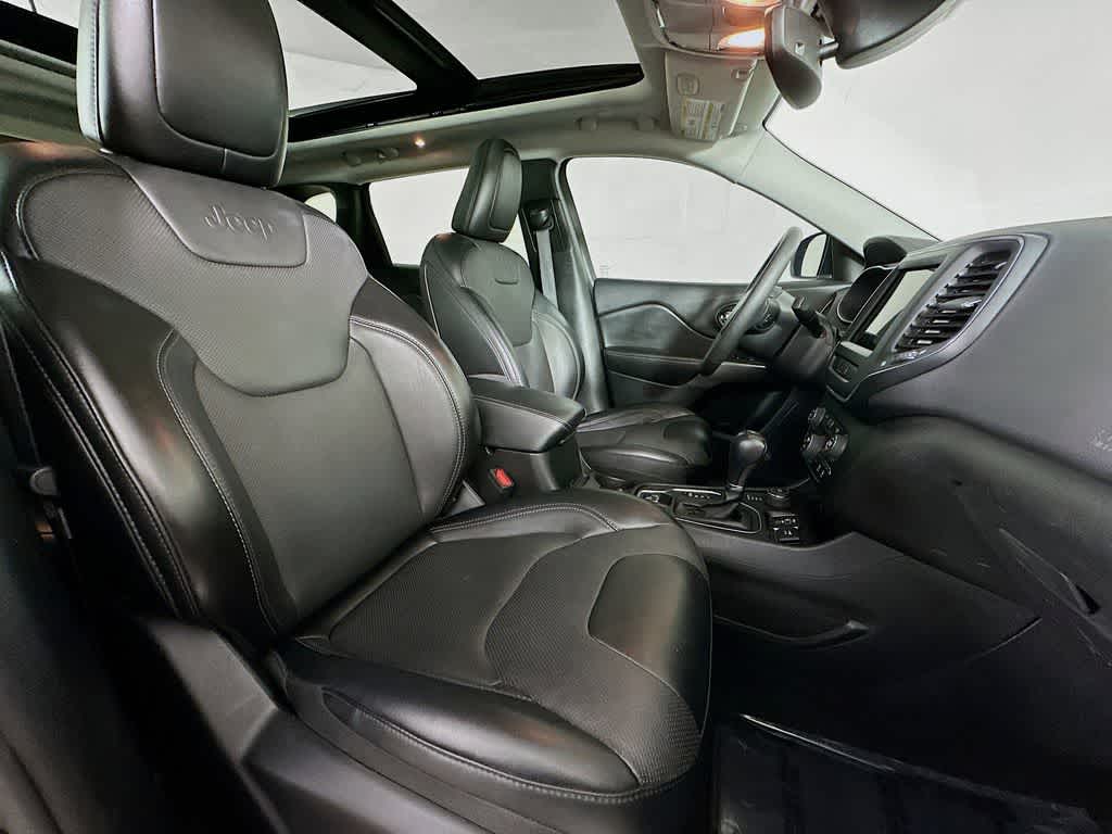 Thumbnail: 2022 Jeep Cherokee - 15