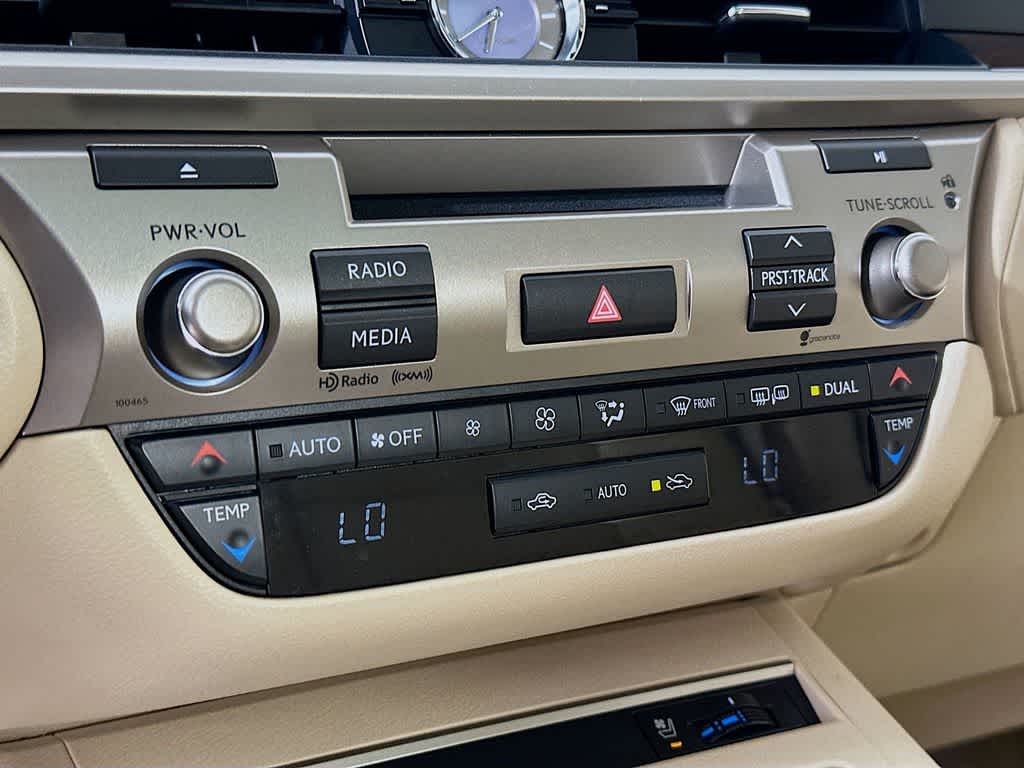Thumbnail: 2015 Lexus ES - 18