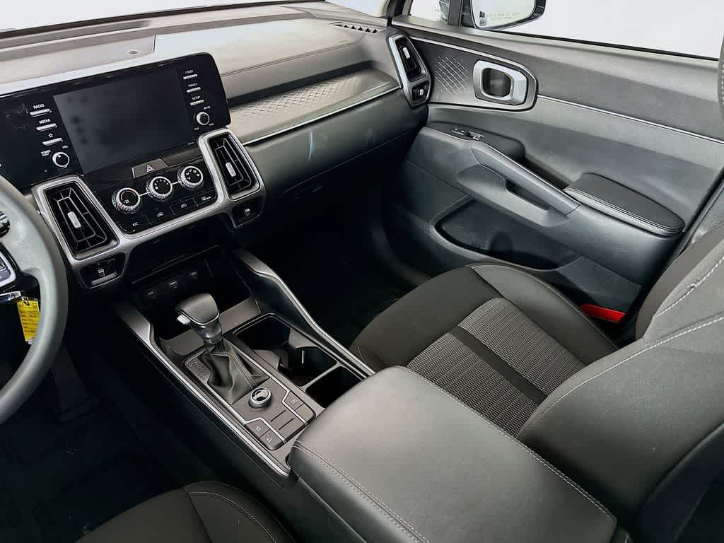 Thumbnail: 2022 Kia Sorento - 11