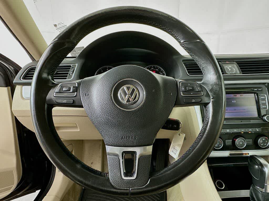 Thumbnail: 2013 Volkswagen Passat - 16