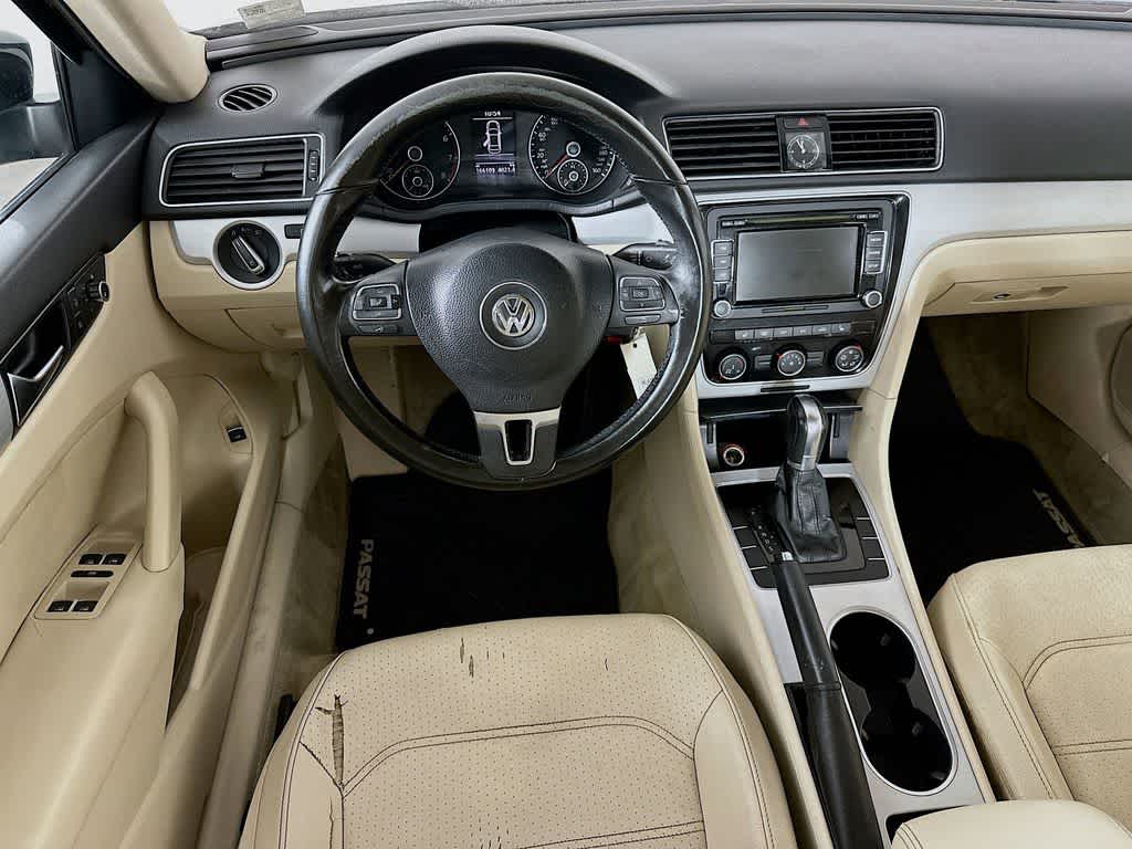 Thumbnail: 2013 Volkswagen Passat - 10