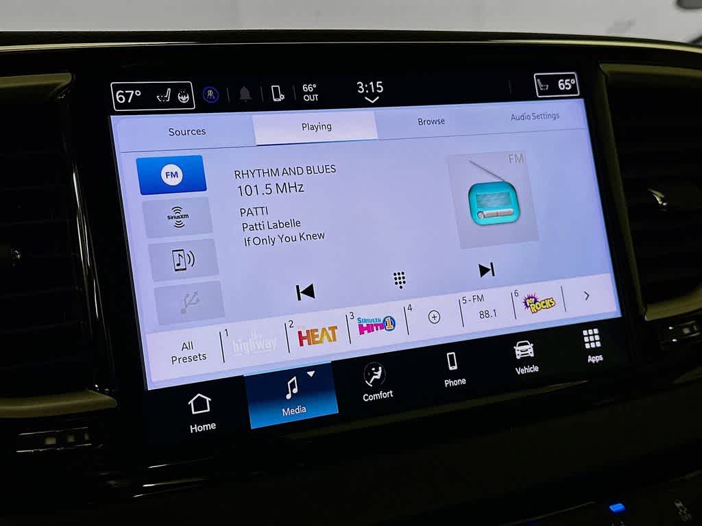 Thumbnail: 2024 Chrysler Pacifica - 17