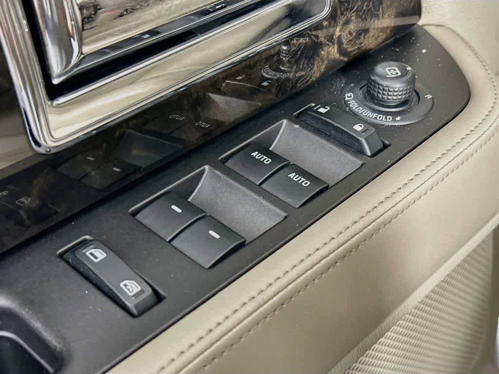 Thumbnail: 2016 Lincoln Navigator - 28