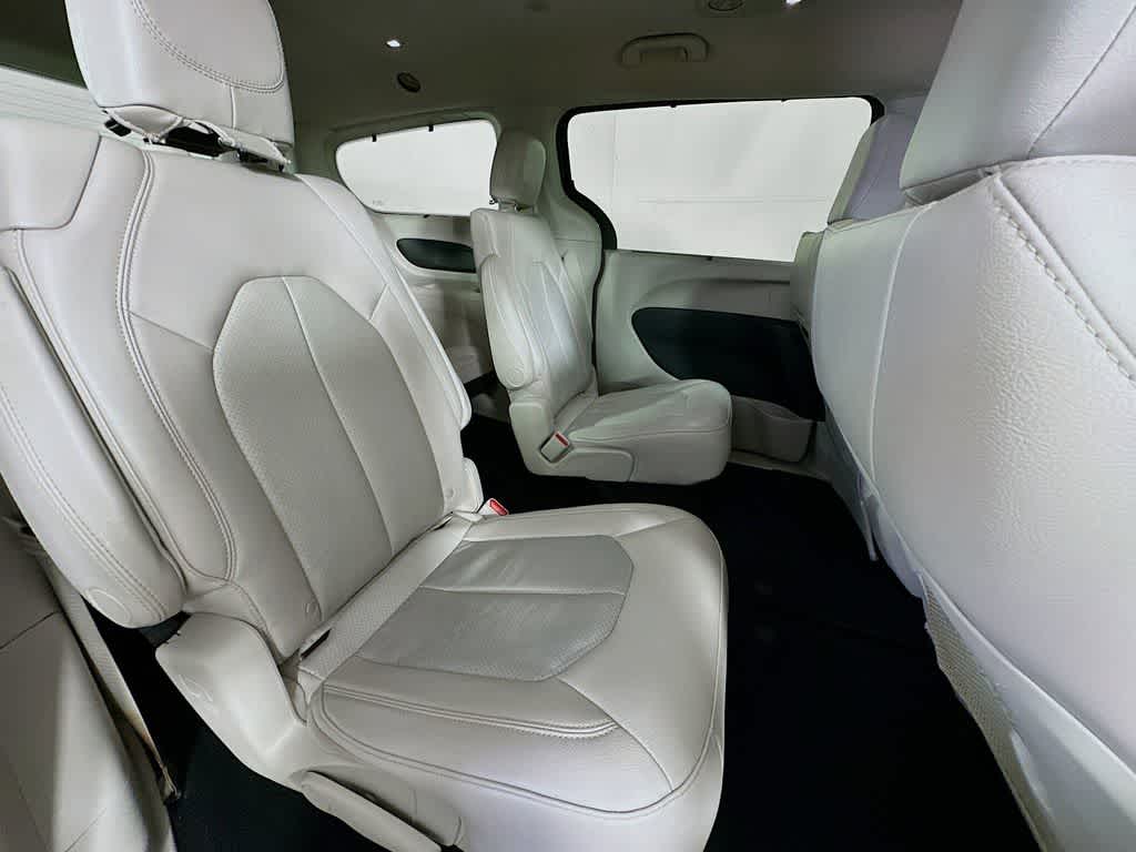 2021 Chrysler Pacifica Touring L 31
