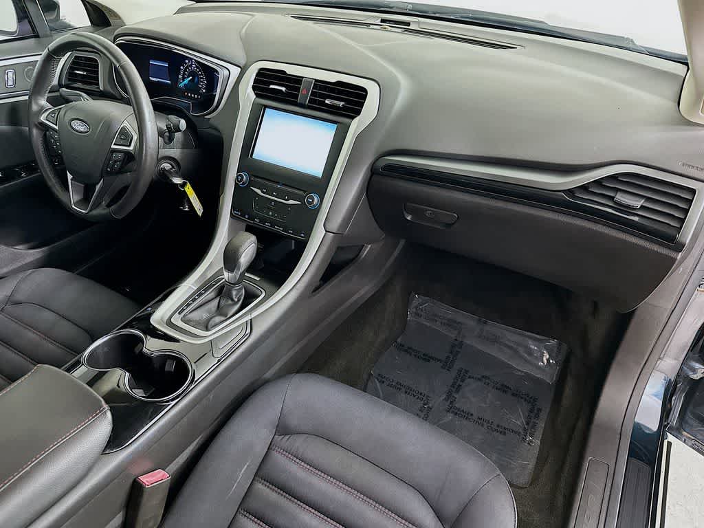 Thumbnail: 2014 Ford Fusion - 32