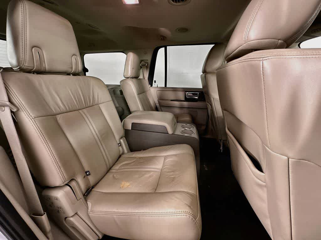 Thumbnail: 2016 Lincoln Navigator - 32