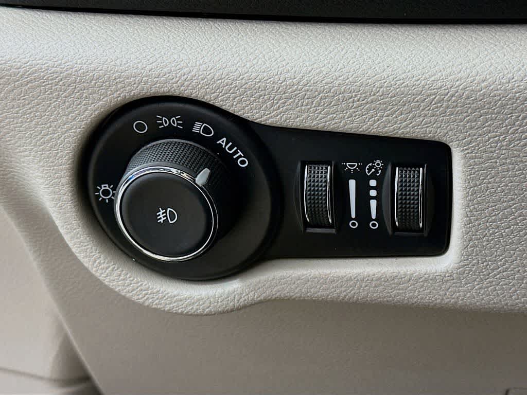 Thumbnail: 2024 Chrysler Pacifica - 27