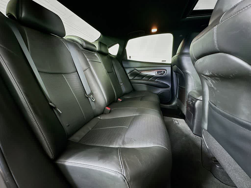 Thumbnail: 2014 INFINITI Q70 - 32