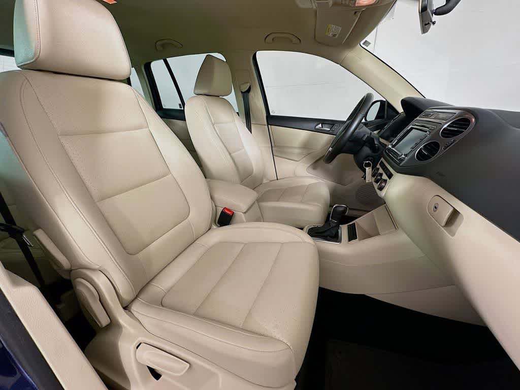 Thumbnail: 2015 Volkswagen Tiguan - 15