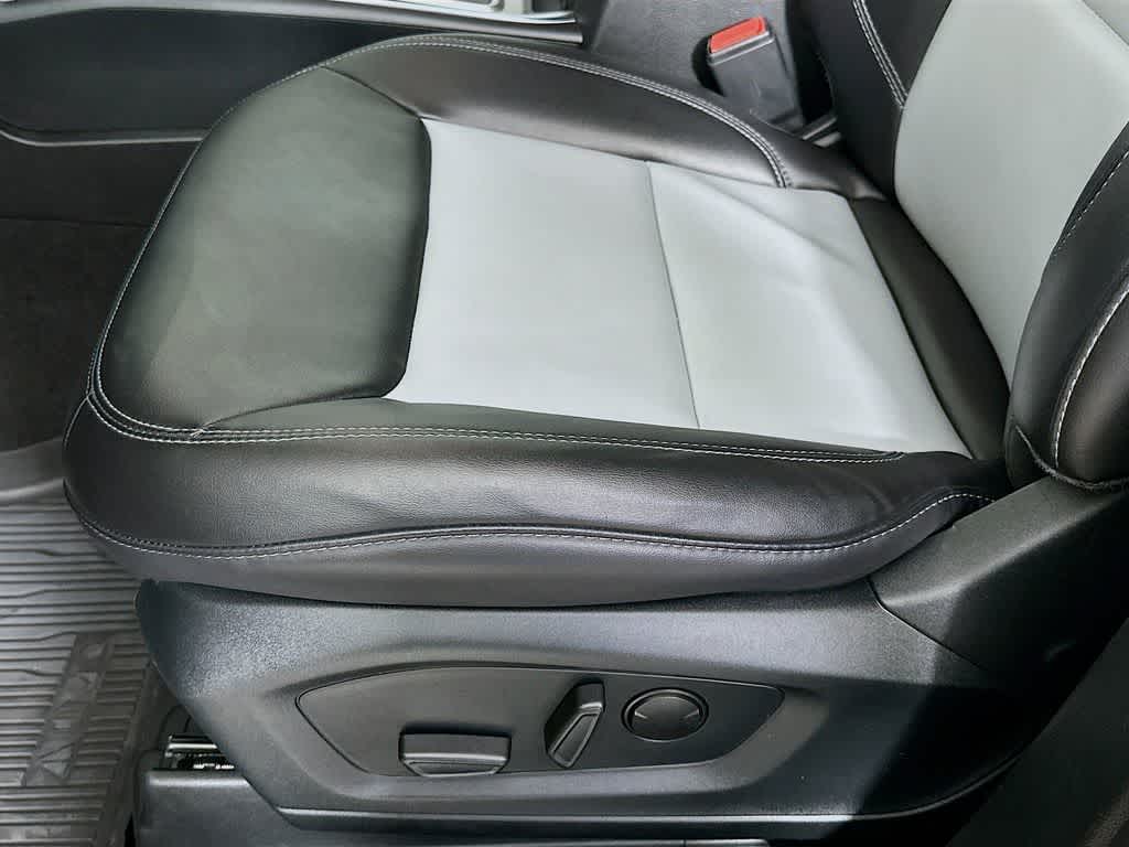 Thumbnail: 2022 Ford Explorer - 31