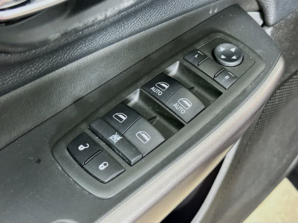 Thumbnail: 2019 Jeep Cherokee - 29