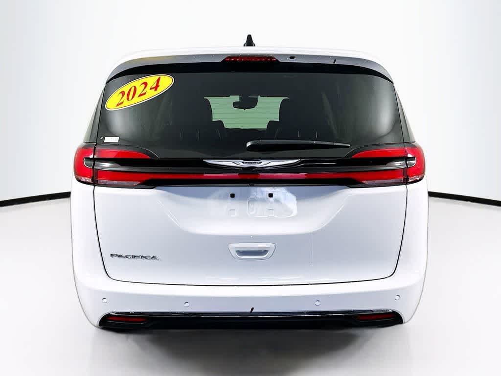 Thumbnail: 2024 Chrysler Pacifica - 5
