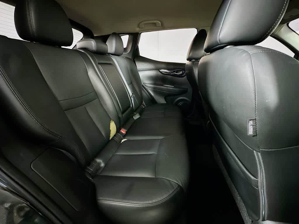 Thumbnail: 2017 Nissan Rogue Sport - 32