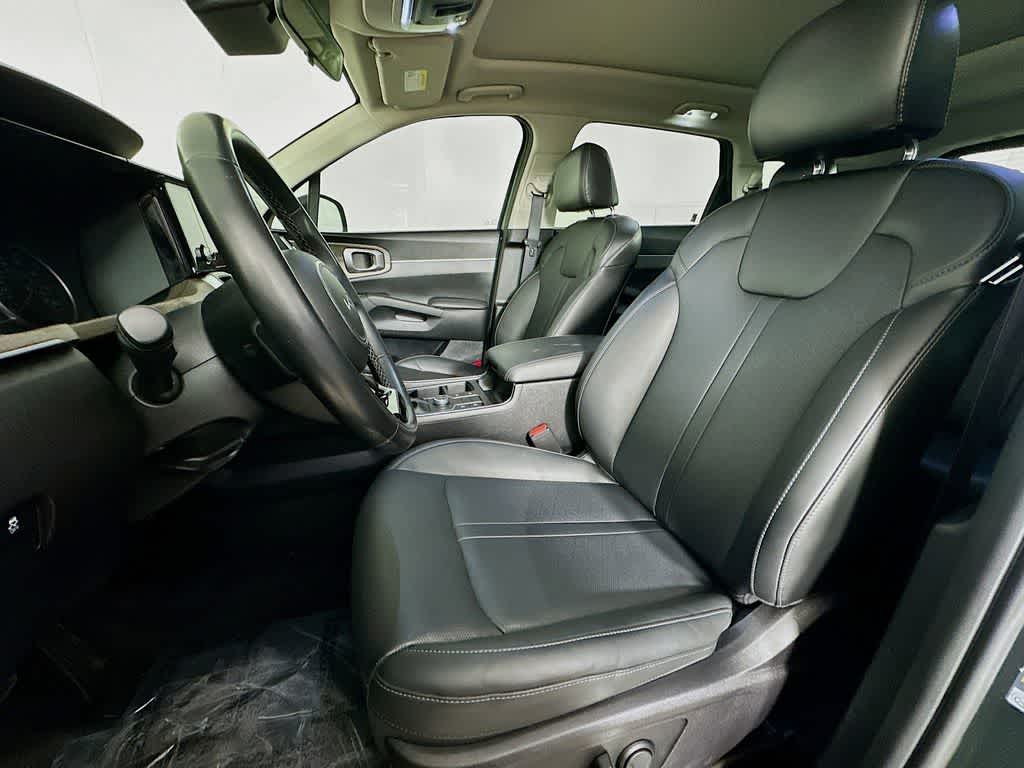 Thumbnail: 2022 Kia Sorento - 12