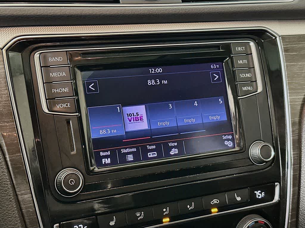 Thumbnail: 2016 Volkswagen Passat - 17