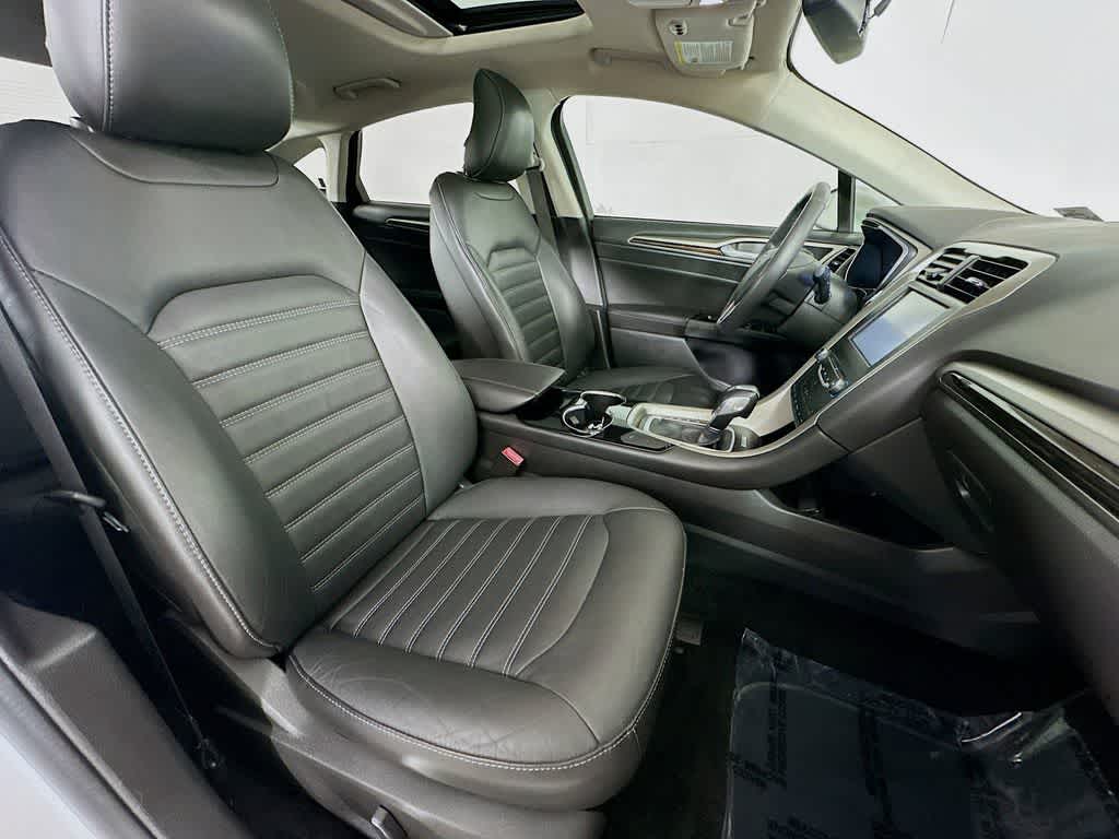 Thumbnail: 2015 Ford Fusion - 15