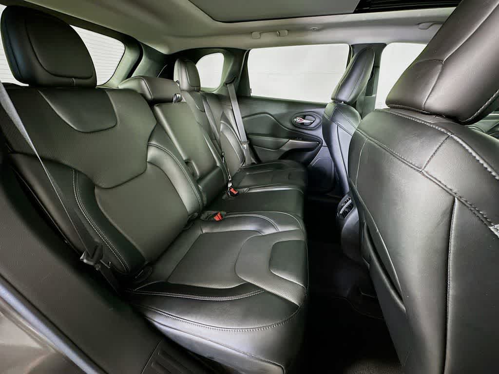 Thumbnail: 2022 Jeep Cherokee - 32