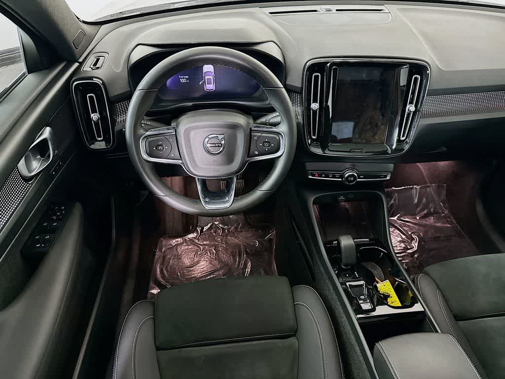 Thumbnail: 2023 Volvo XC40 - 10