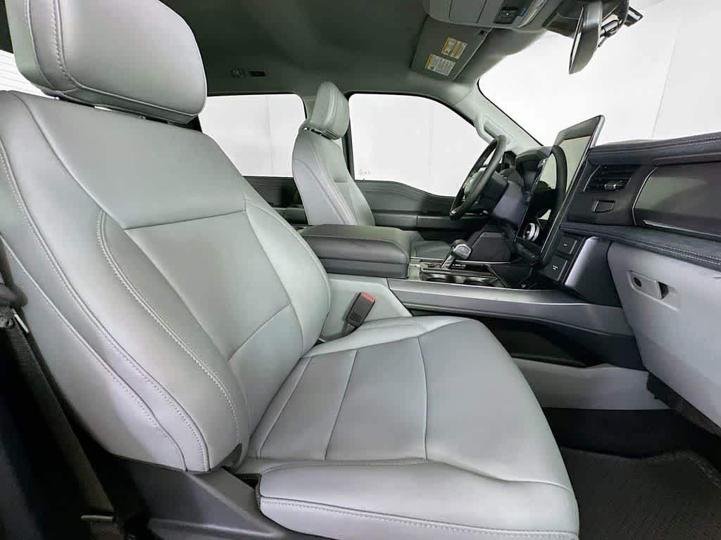 2025 Ford F-150 Lightning Flash 13