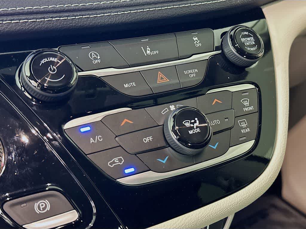 Thumbnail: 2022 Chrysler Pacifica - 17