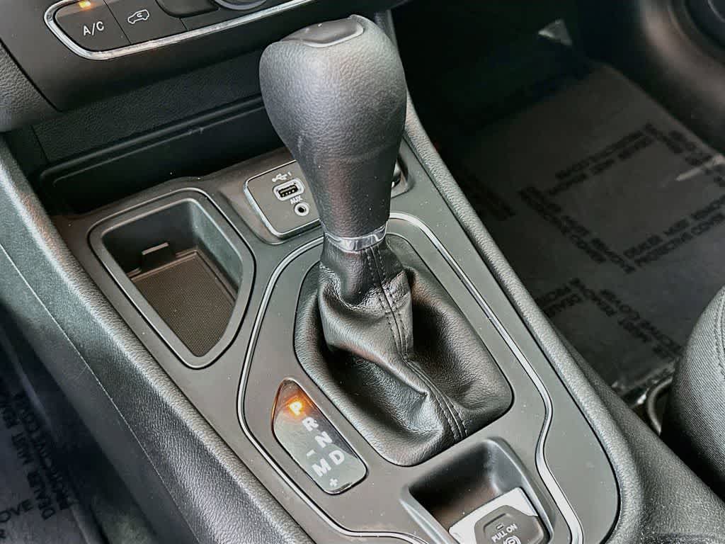 Thumbnail: 2020 Jeep Cherokee - 18