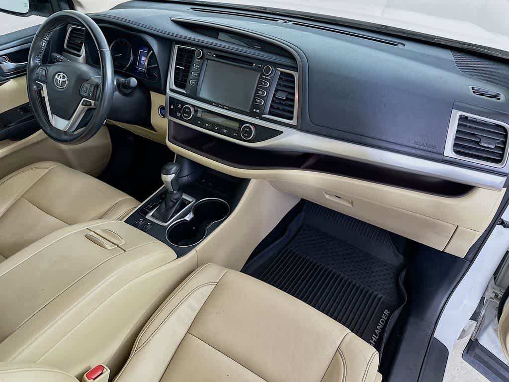 Thumbnail: 2017 Toyota Highlander - 34