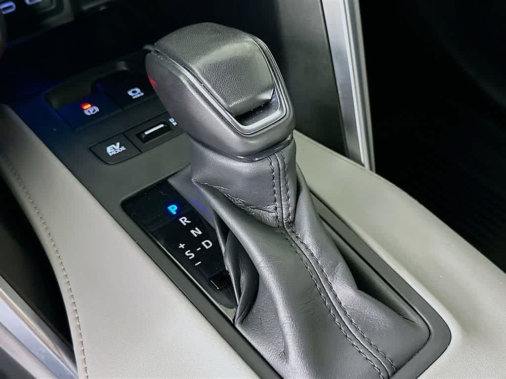 Thumbnail: 2023 Toyota Venza - 19