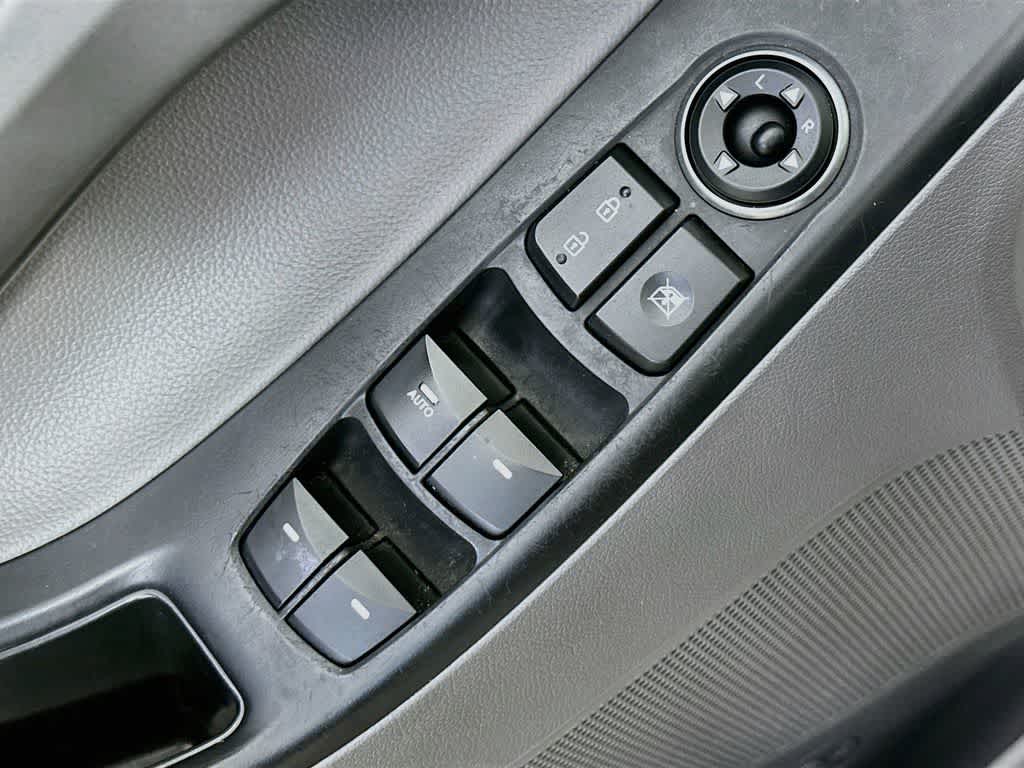 Thumbnail: 2014 Hyundai Elantra - 27
