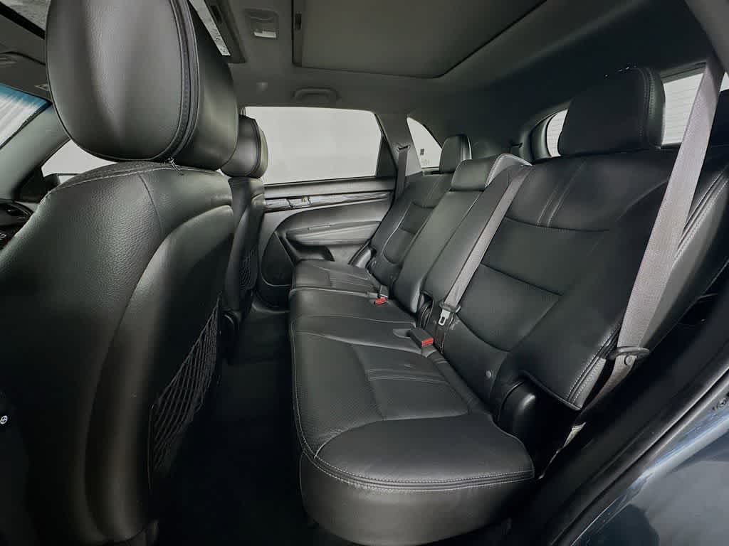 Thumbnail: 2011 Kia Sorento - 13