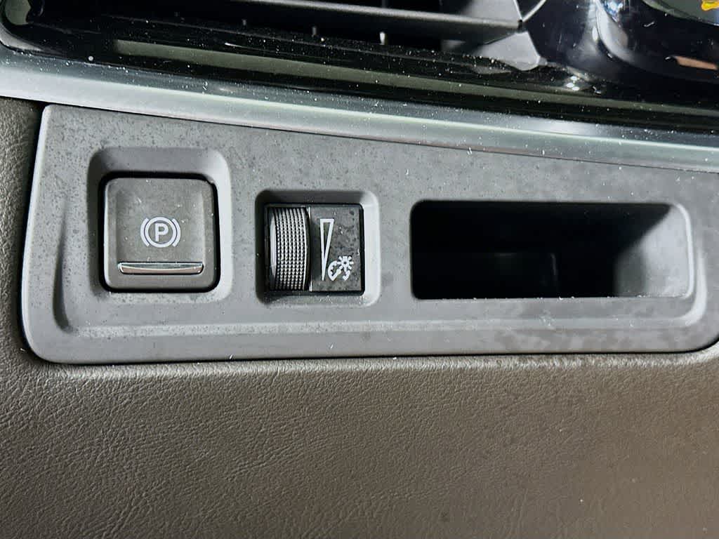 Thumbnail: 2024 Cadillac XT6 - 27