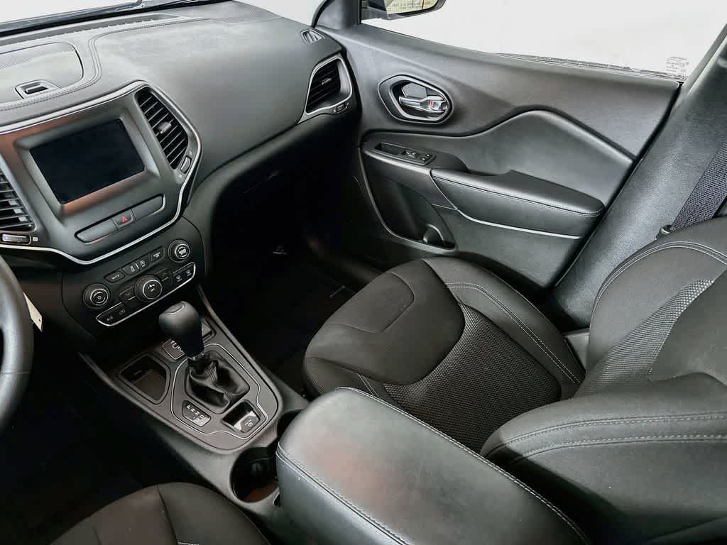 Thumbnail: 2020 Jeep Cherokee - 10