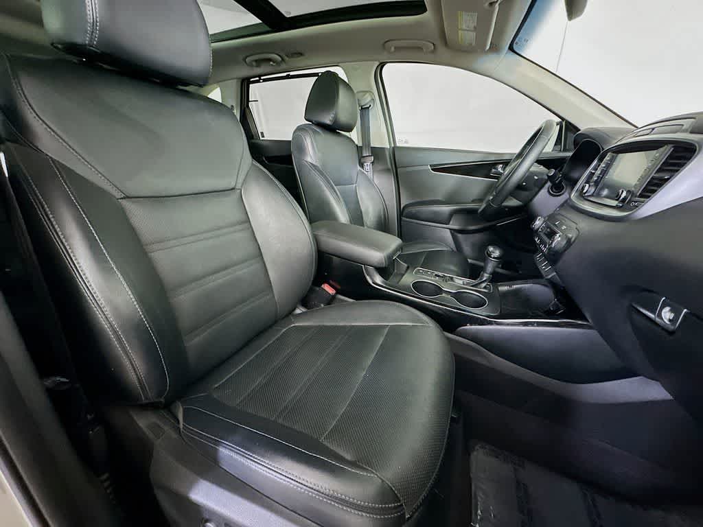 Thumbnail: 2019 Kia Sorento - 15
