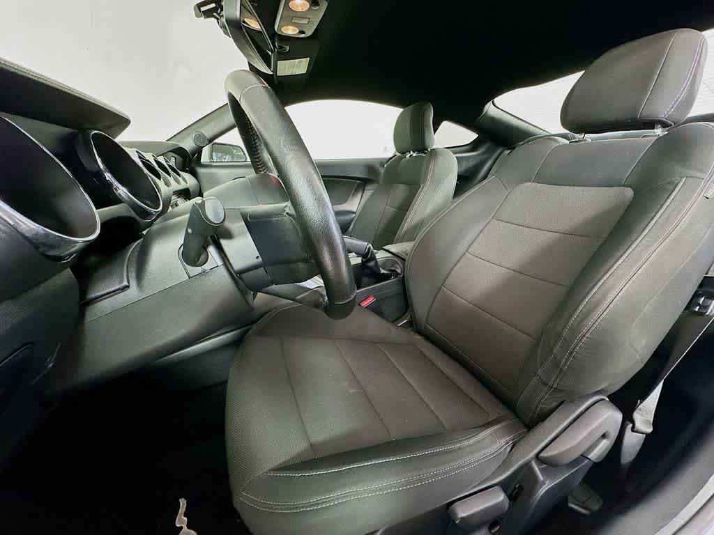 2016 Ford Mustang V6 12