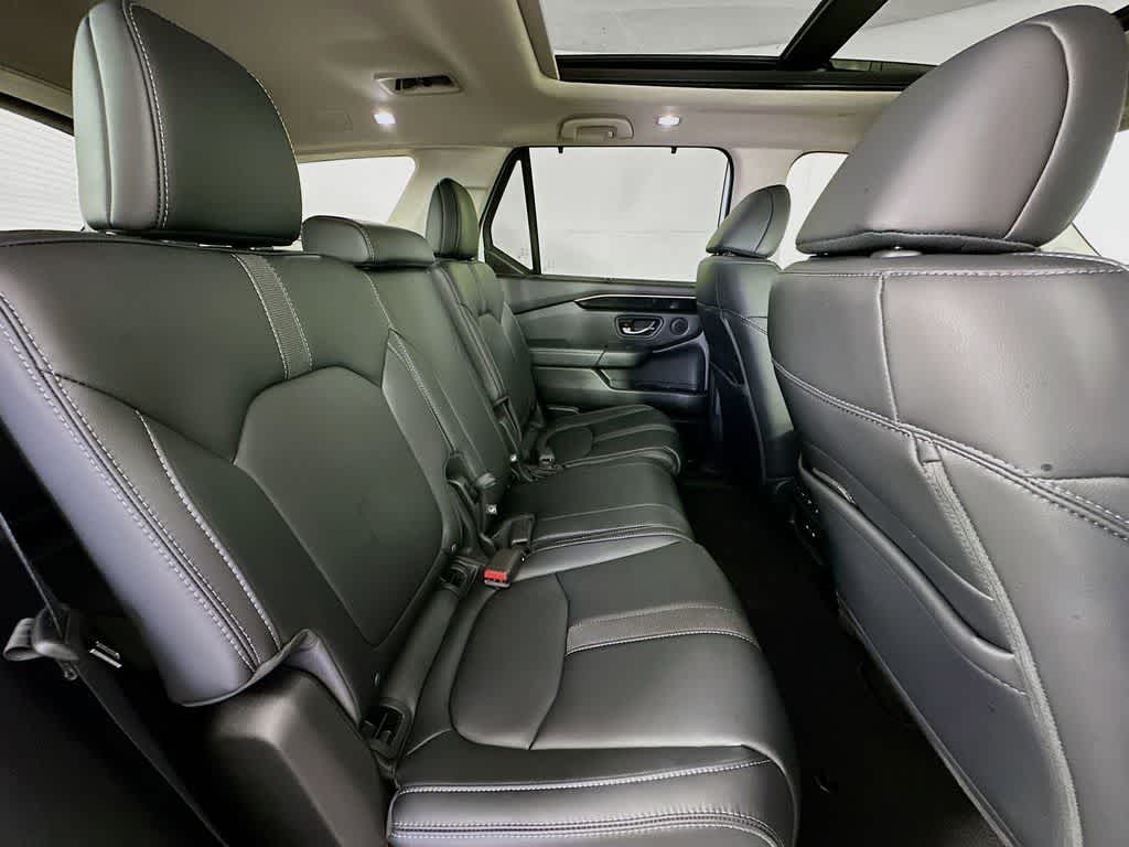 2025 Honda Pilot Touring 33