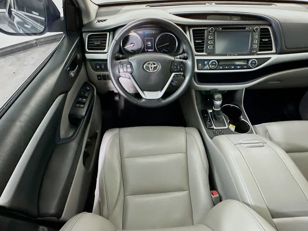 Thumbnail: 2019 Toyota Highlander - 34
